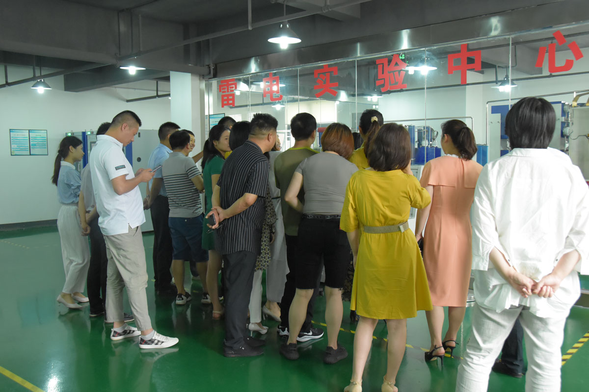 瑞士维多利亚大学MBA15-16班同学莅临乐投体育防雷考察交流