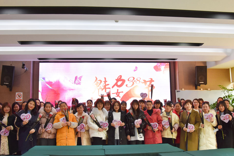 女神节，乐投体育为全体女职工发放温馨福利！！